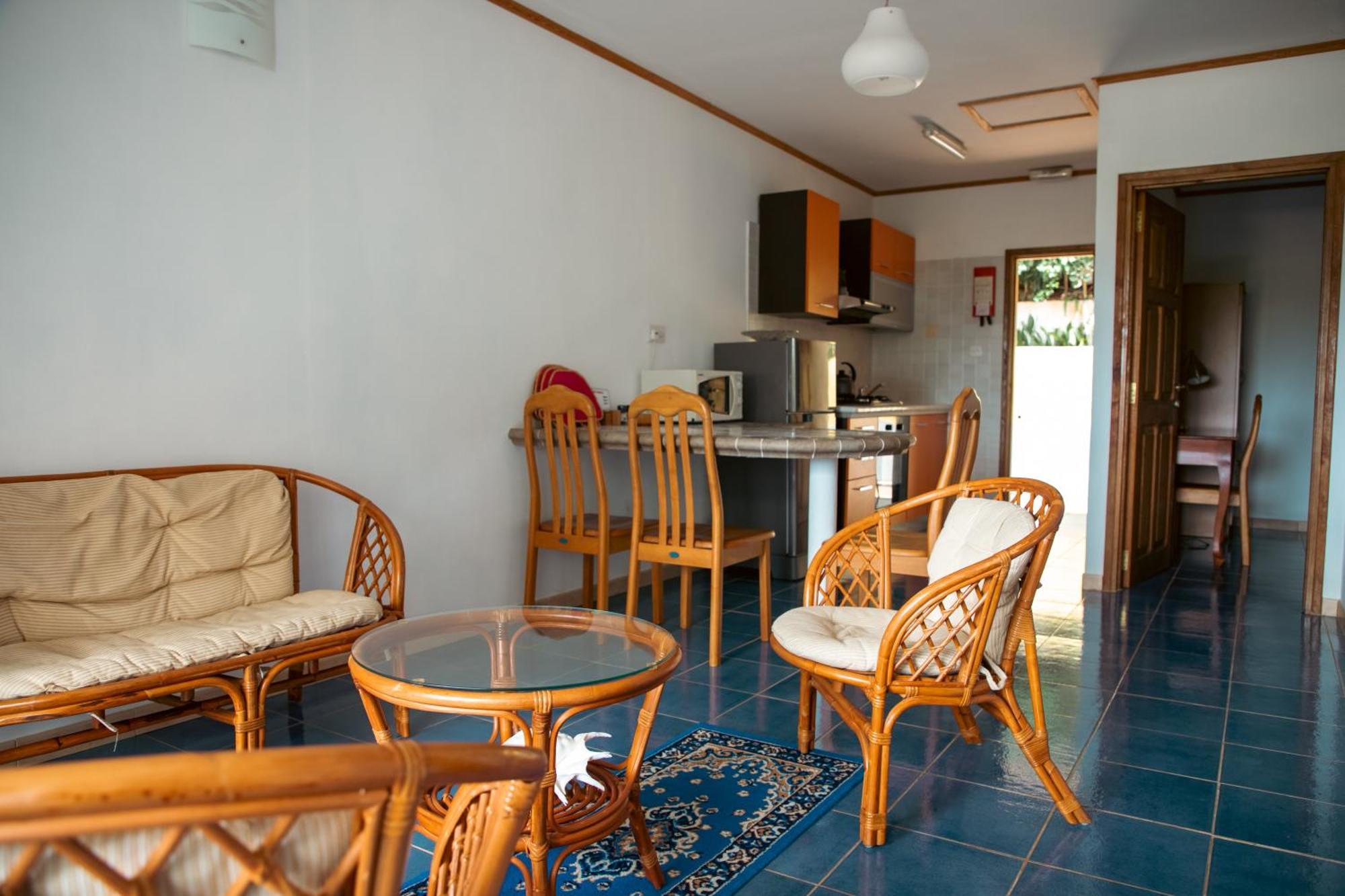 Cavern Apartments Baie Sainte Anne Ngoại thất bức ảnh