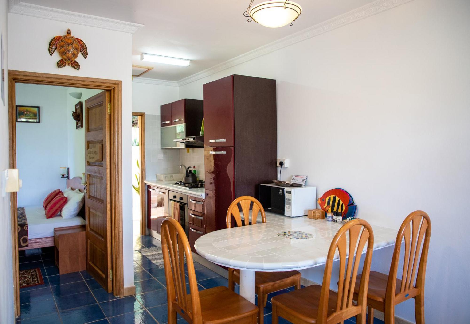 Cavern Apartments Baie Sainte Anne Ngoại thất bức ảnh