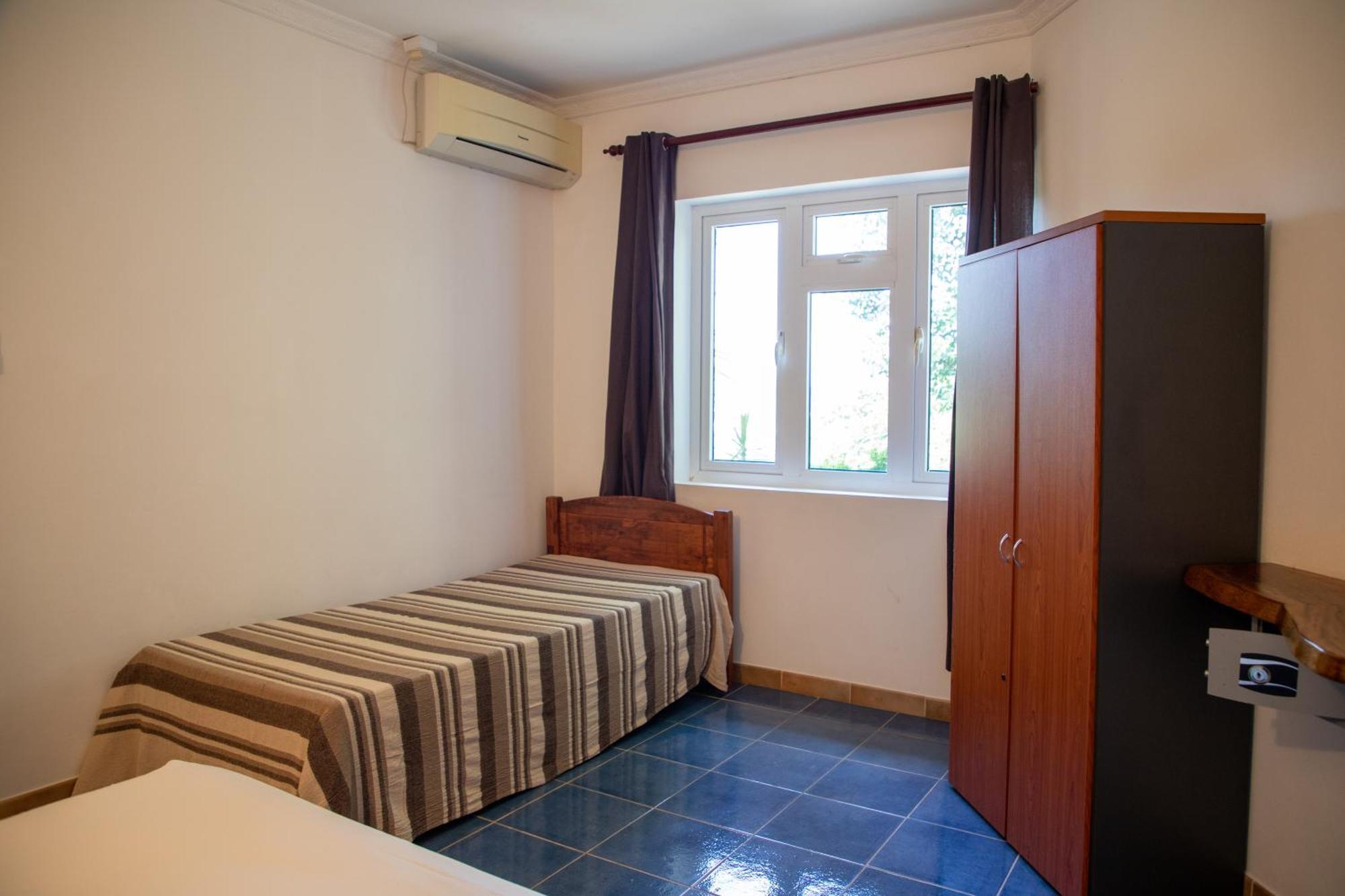Cavern Apartments Baie Sainte Anne Ngoại thất bức ảnh