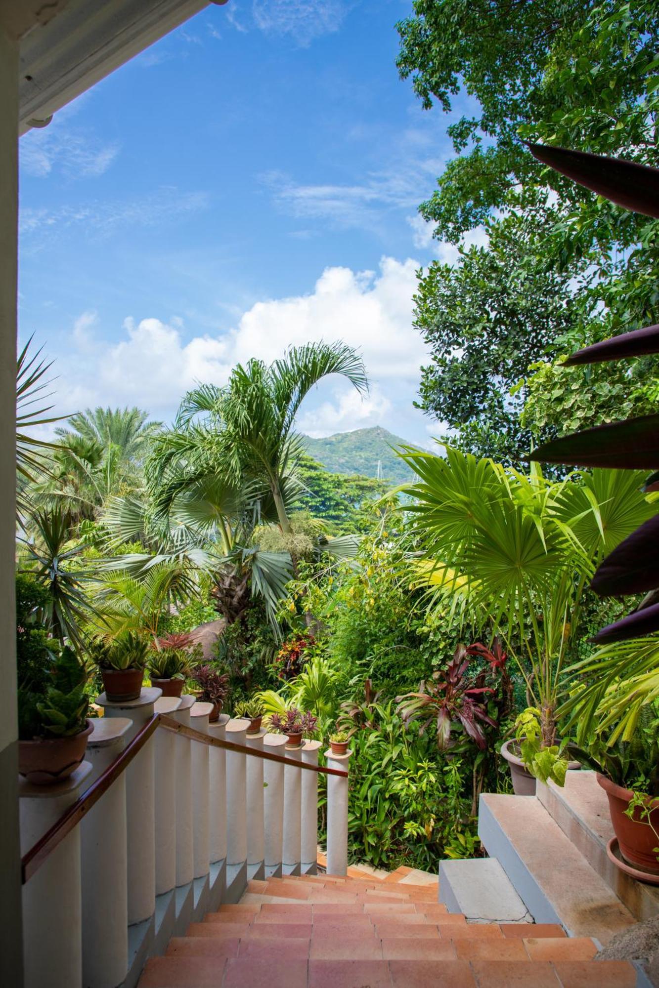 Cavern Apartments Baie Sainte Anne Ngoại thất bức ảnh