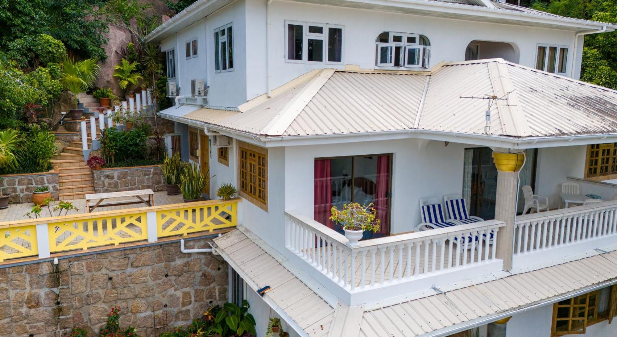 Cavern Apartments Baie Sainte Anne Ngoại thất bức ảnh