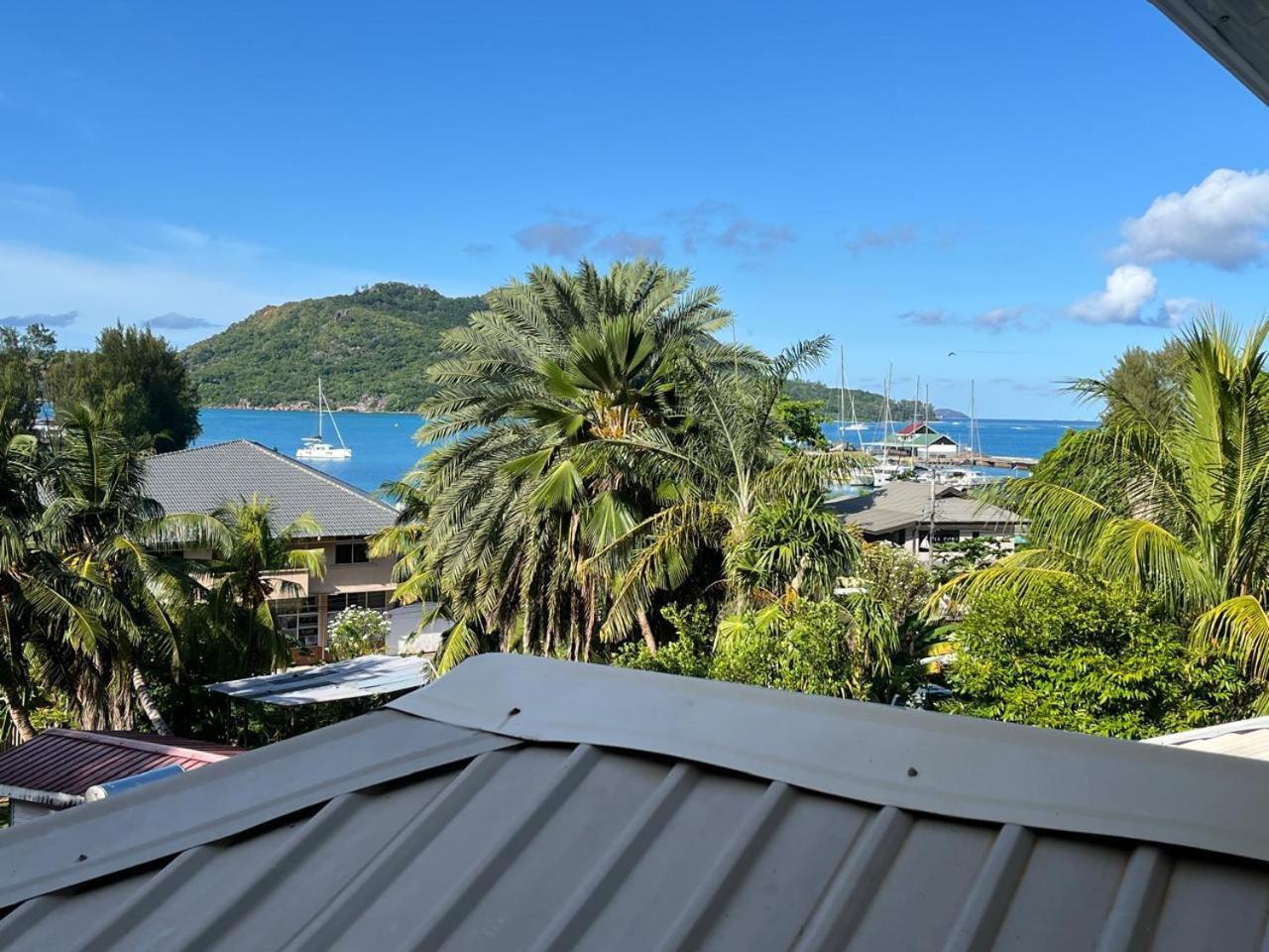Cavern Apartments Baie Sainte Anne Ngoại thất bức ảnh