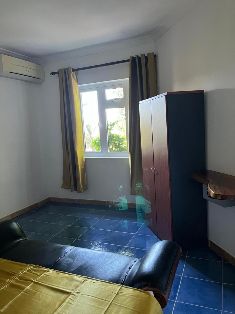 Cavern Apartments Baie Sainte Anne Ngoại thất bức ảnh