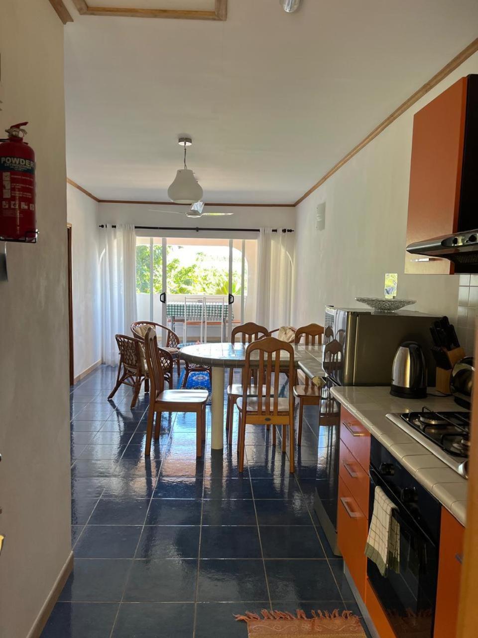 Cavern Apartments Baie Sainte Anne Ngoại thất bức ảnh