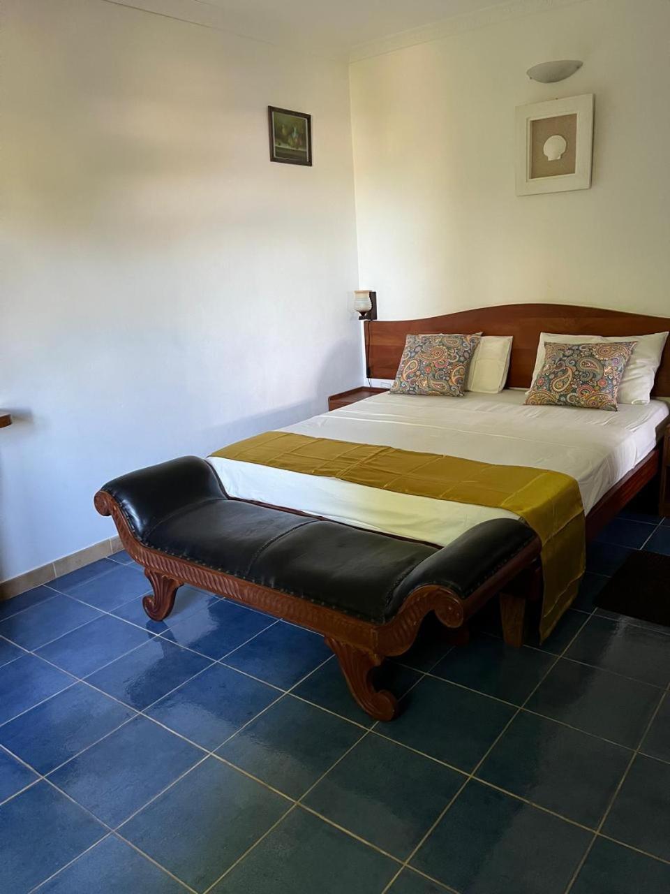 Cavern Apartments Baie Sainte Anne Ngoại thất bức ảnh