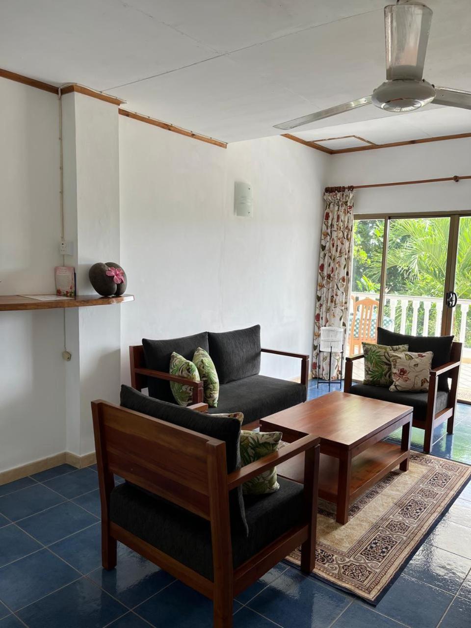 Cavern Apartments Baie Sainte Anne Ngoại thất bức ảnh