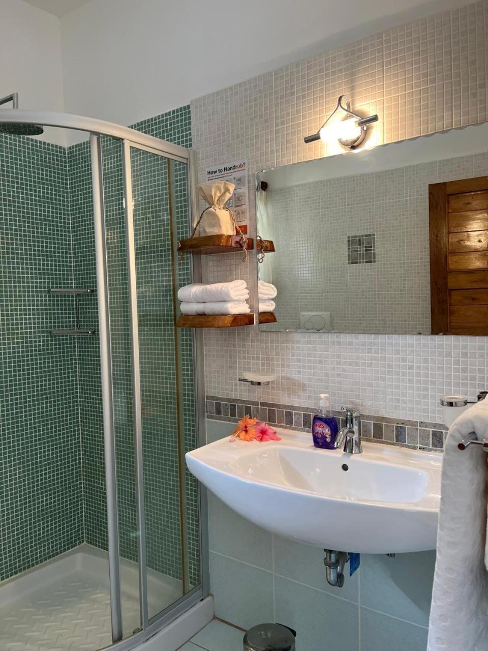 Cavern Apartments Baie Sainte Anne Ngoại thất bức ảnh