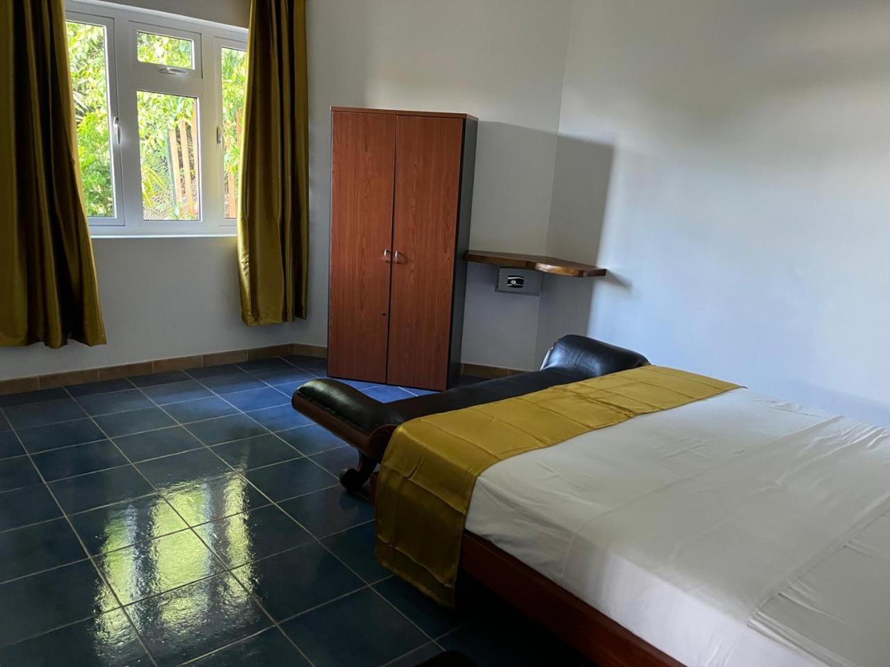 Cavern Apartments Baie Sainte Anne Ngoại thất bức ảnh