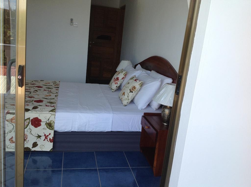 Cavern Apartments Baie Sainte Anne Ngoại thất bức ảnh